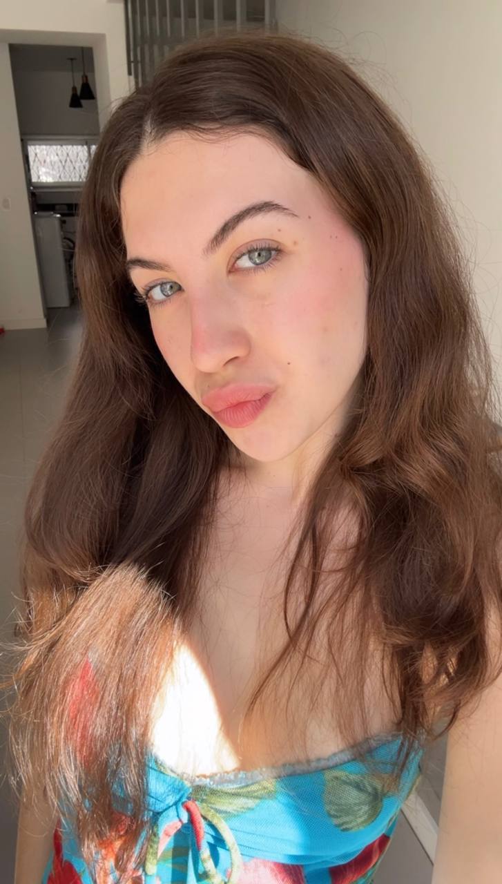 Nude girl Amber in Hama