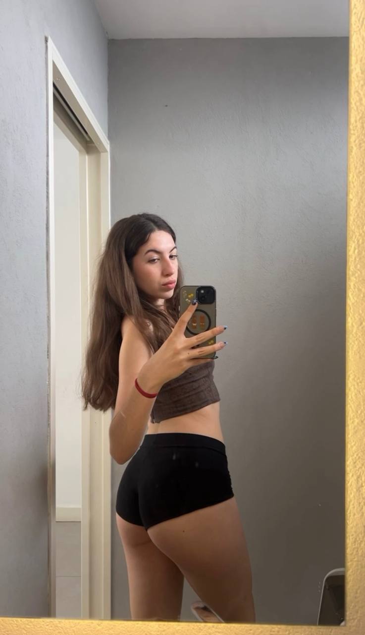 Amber in her underwear in Hama