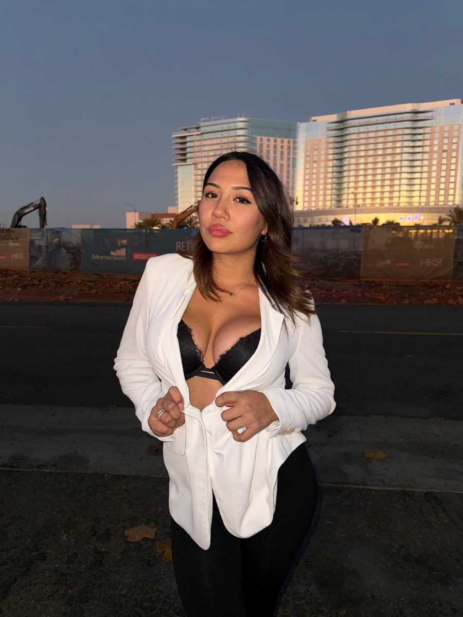 Take a pause and enjoy Ali Cruz — streaming from Hama