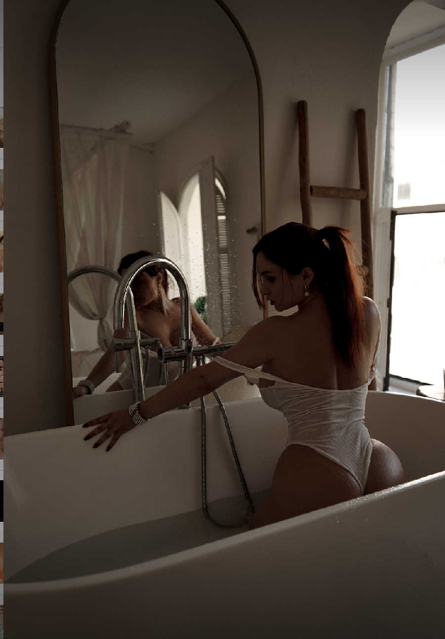 A playful frame from Miranda Faith nude — online in Hama