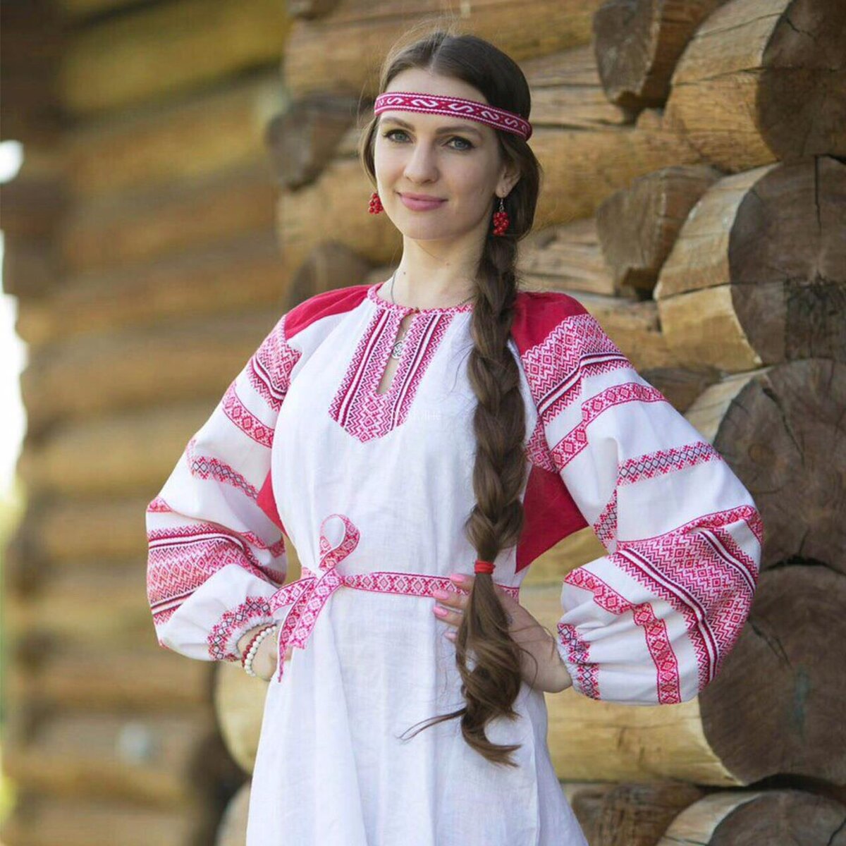 Girls in Slavic costumes in Hama