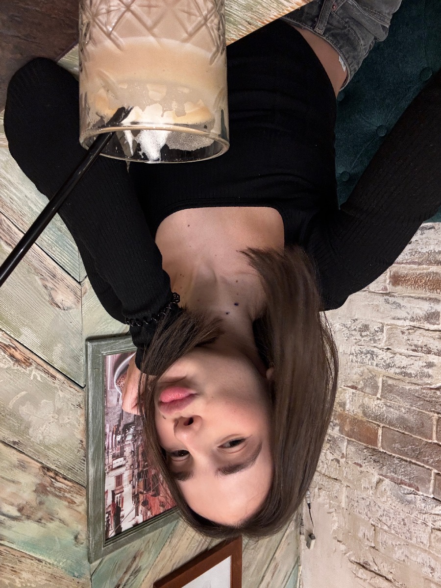 Fresh photos, fresh mood — Tina online in Hama